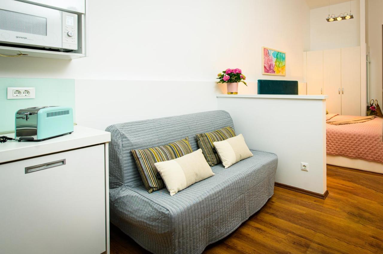 Lavica Bellevue Apartments & Studios ポドストラナ エクステリア 写真