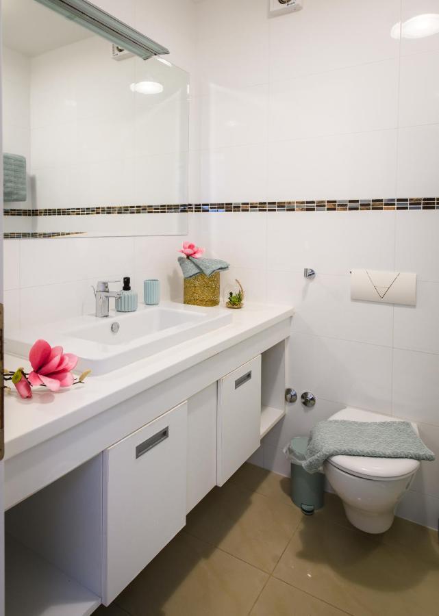 Lavica Bellevue Apartments & Studios ポドストラナ エクステリア 写真