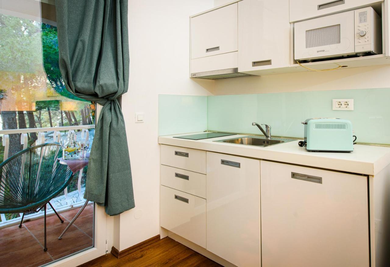 Lavica Bellevue Apartments & Studios ポドストラナ エクステリア 写真