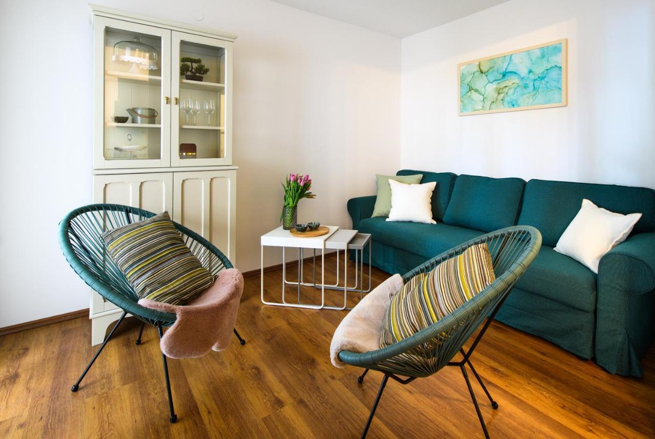 Lavica Bellevue Apartments & Studios ポドストラナ エクステリア 写真