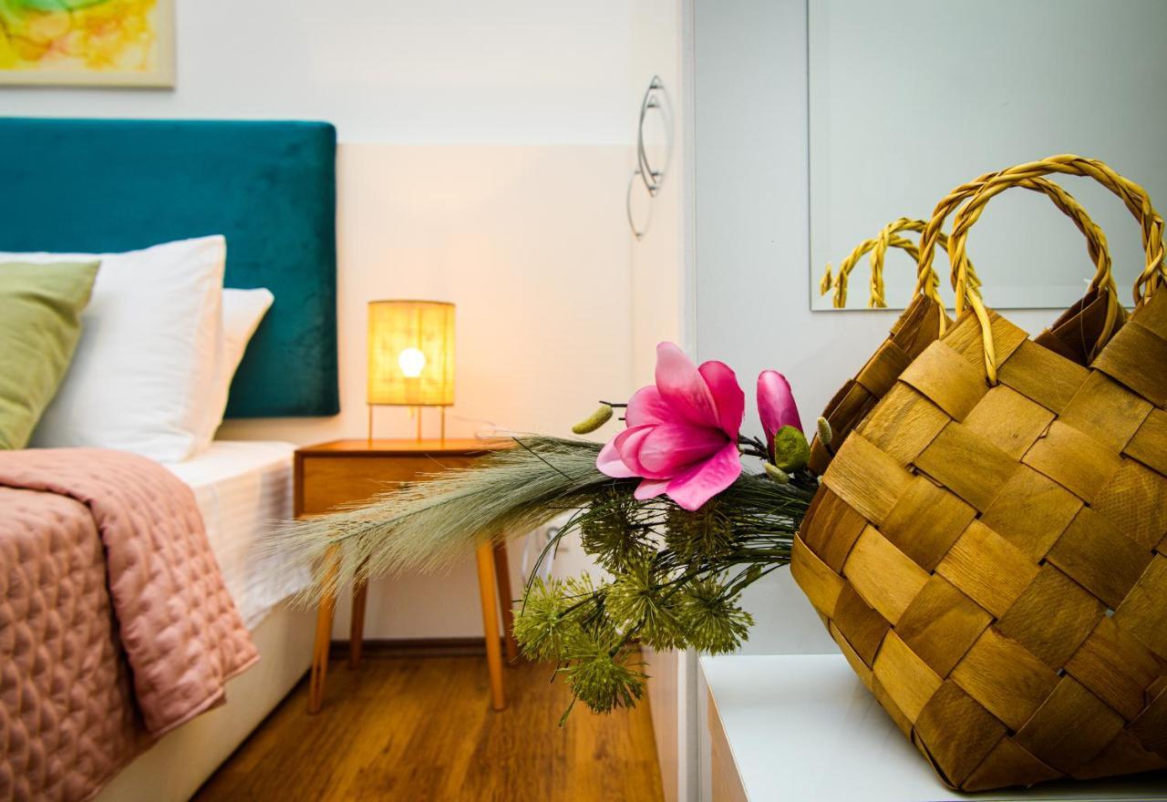 Lavica Bellevue Apartments & Studios ポドストラナ エクステリア 写真